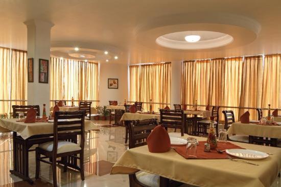 Polo Regency Hotell Sundarnagar Exteriör bild